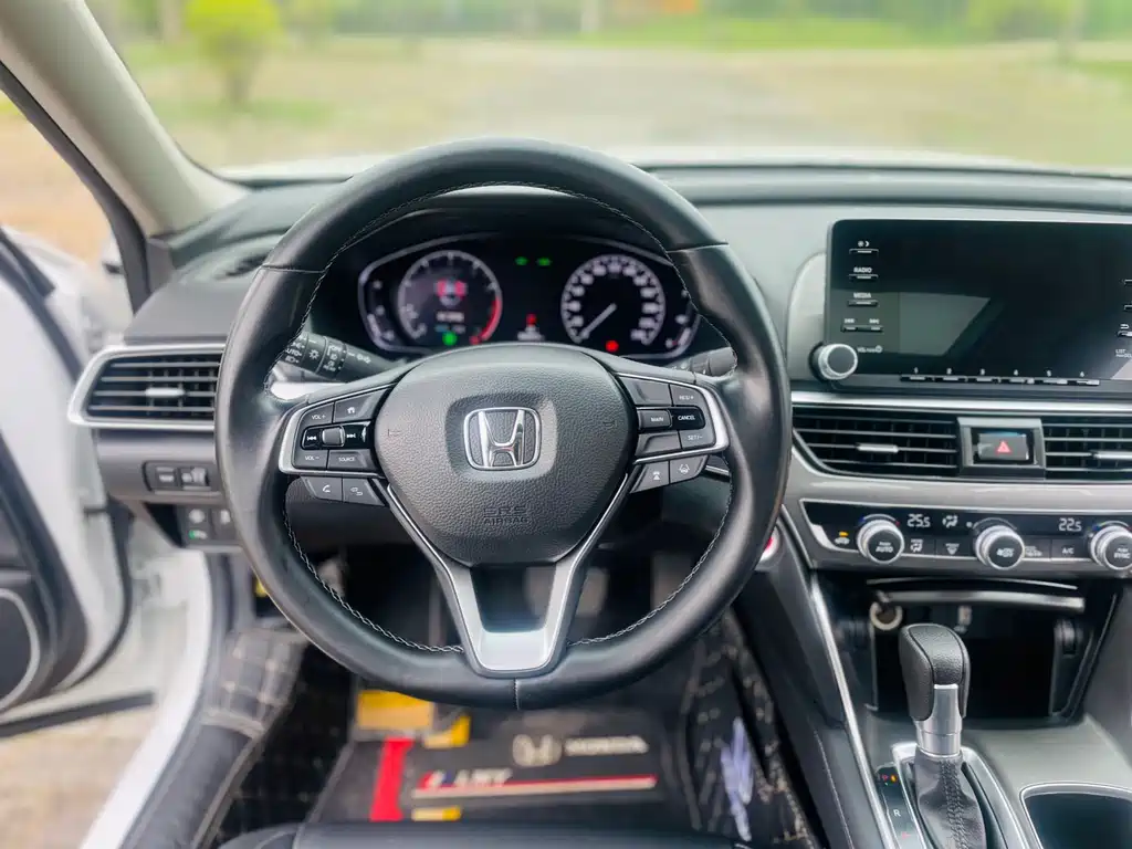 Honda Accord — фото 10