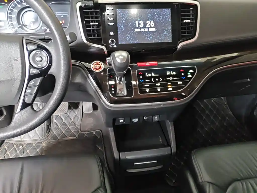 Honda Odyssey — фото 10