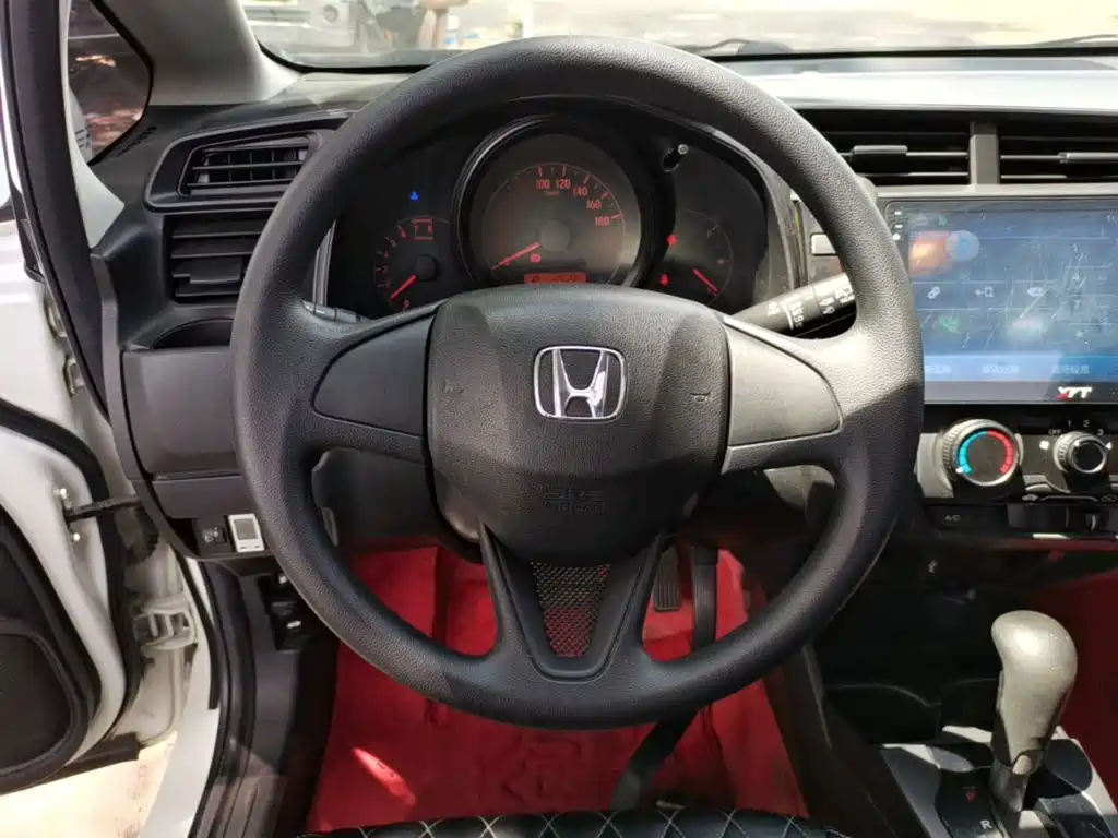 Honda Fit — фото 11