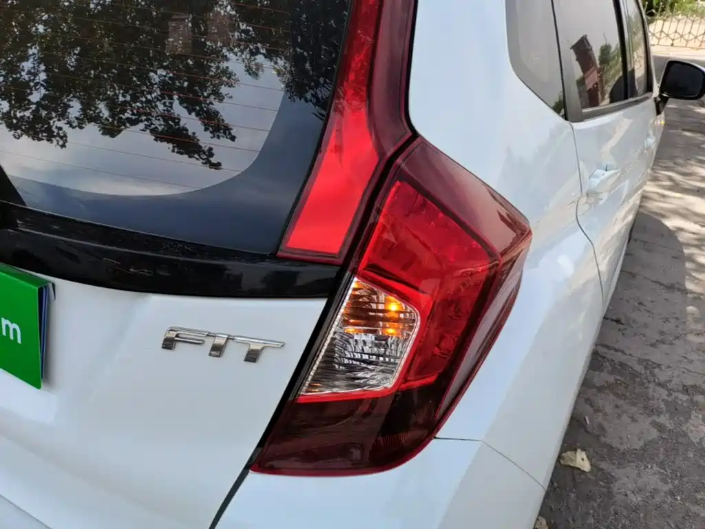 Honda Fit — фото 8