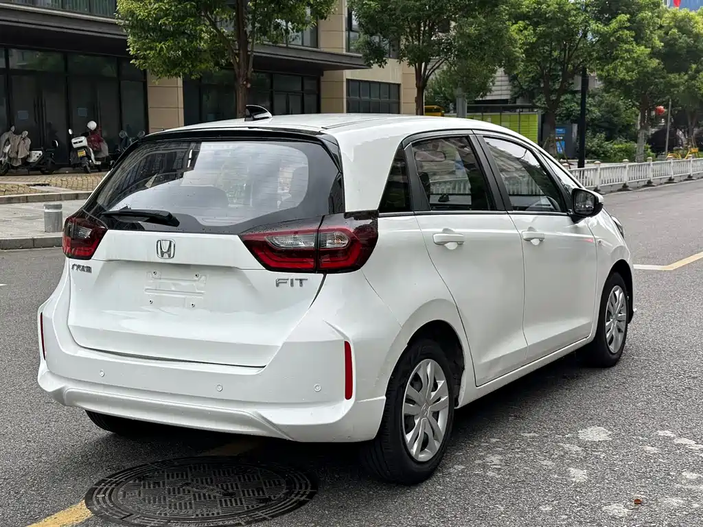 Honda Fit — фото 9