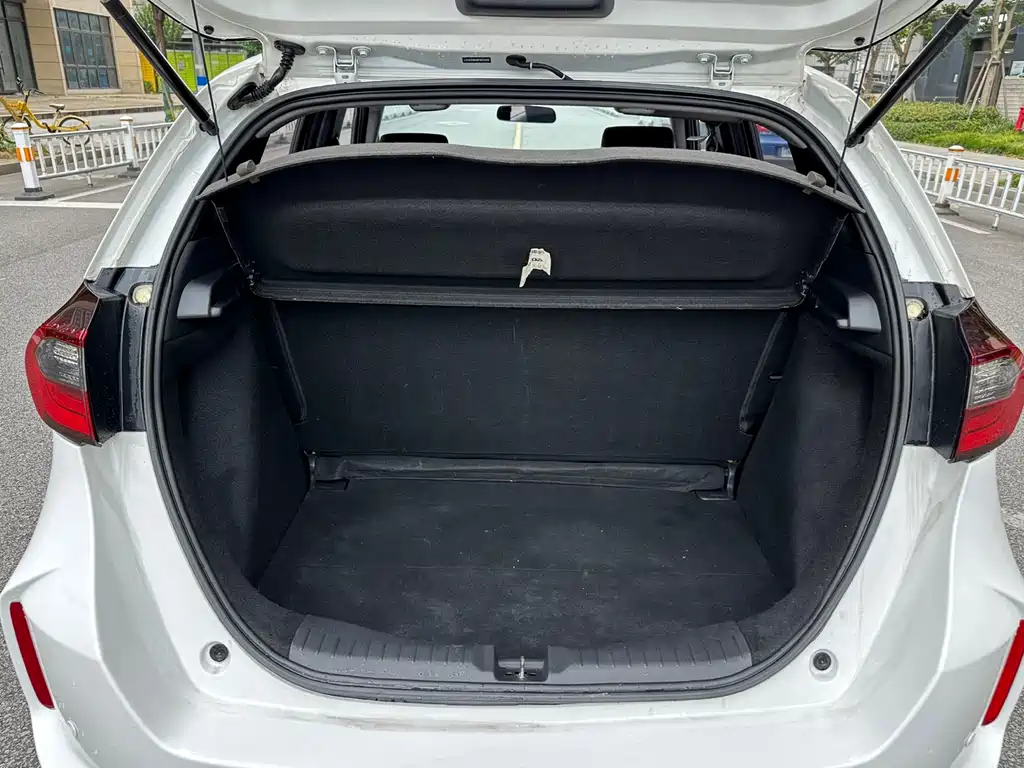 Honda Fit — фото 10