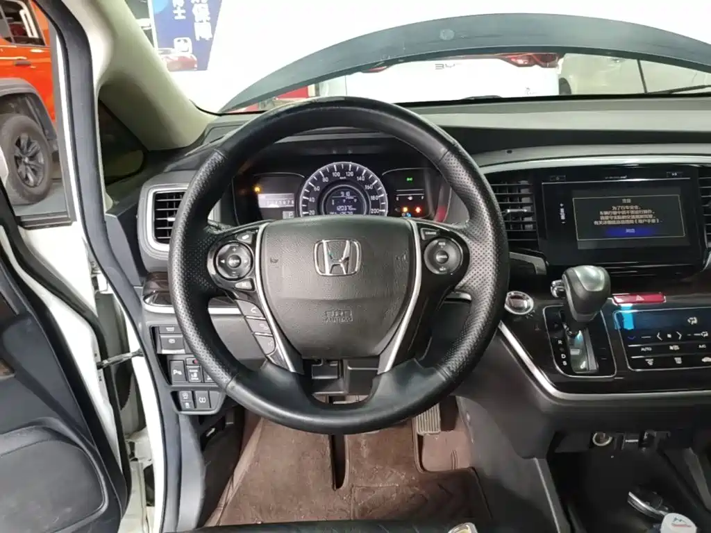 Honda Odyssey — фото 11