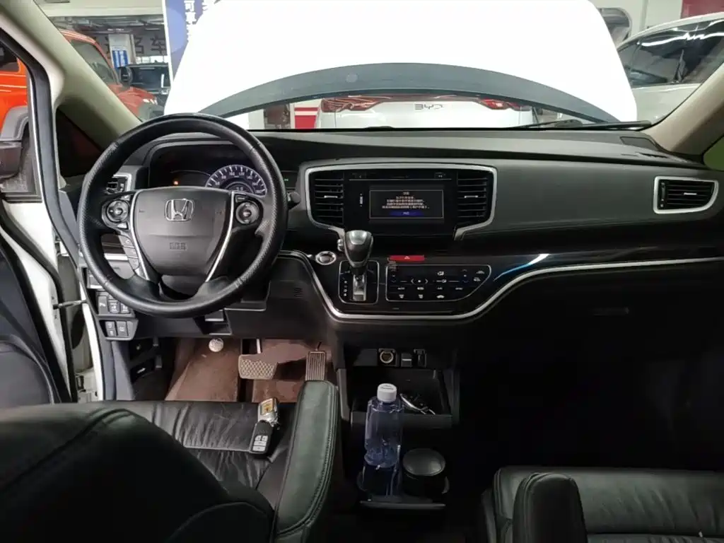 Honda Odyssey — фото 10