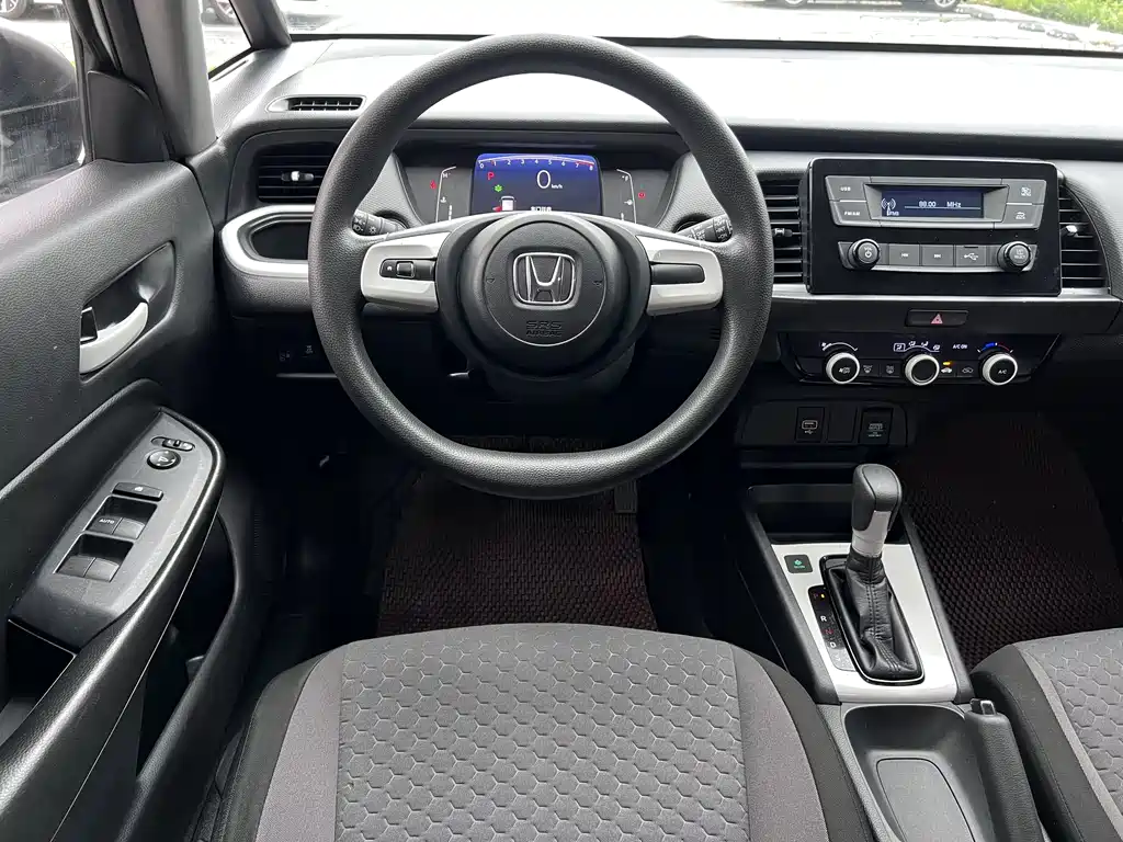 Honda Fit — фото 8