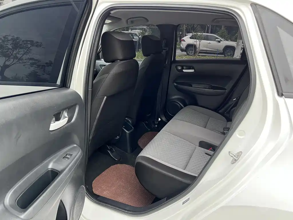 Honda Fit — фото 10