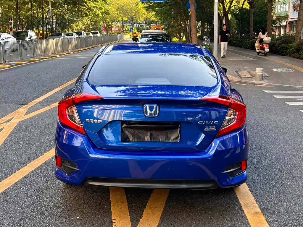 Honda Civic — фото 18