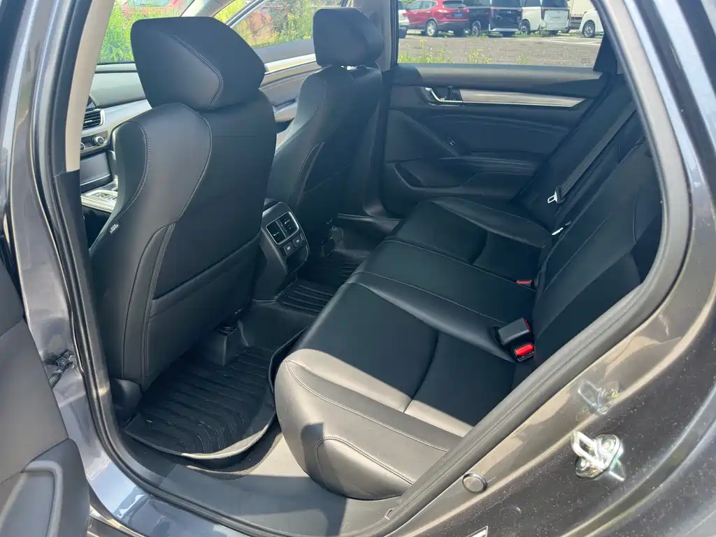 Honda Accord — фото 11