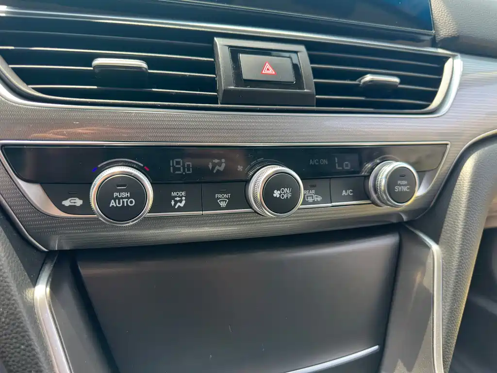 Honda Accord — фото 18