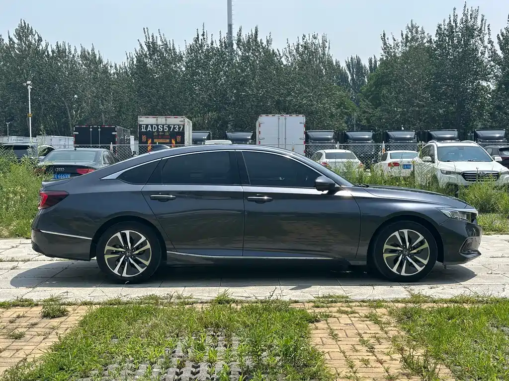 Honda Accord — фото 7