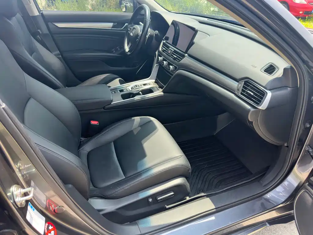 Honda Accord — фото 9