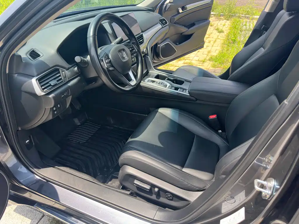 Honda Accord — фото 10