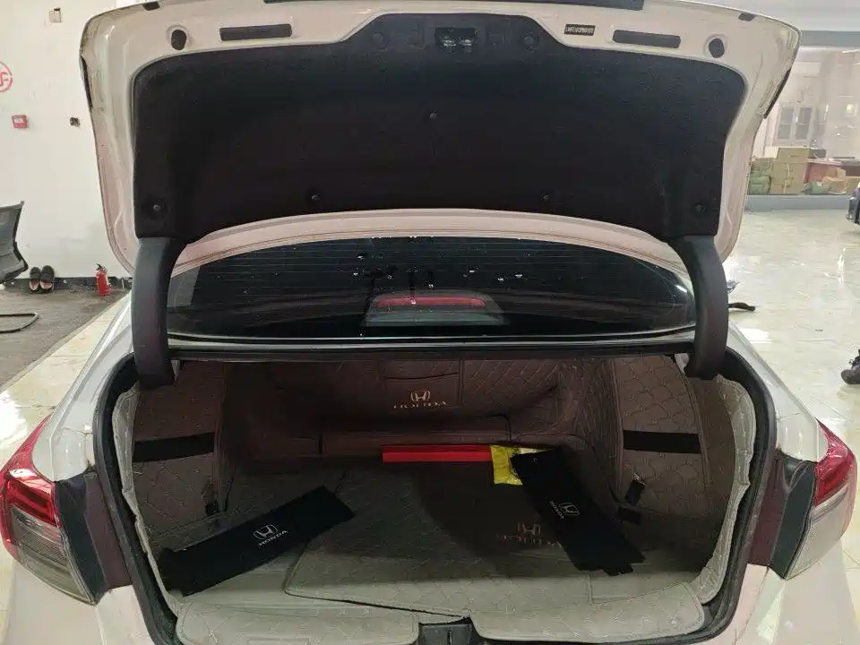 Honda Civic — фото 10