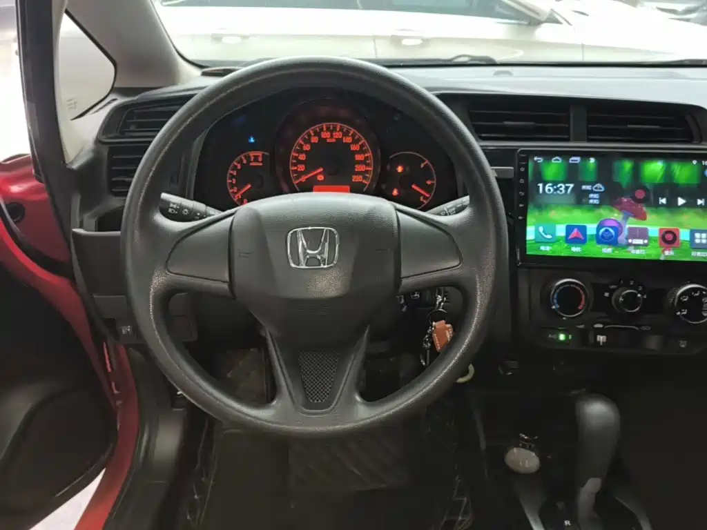Honda Fit — фото 11
