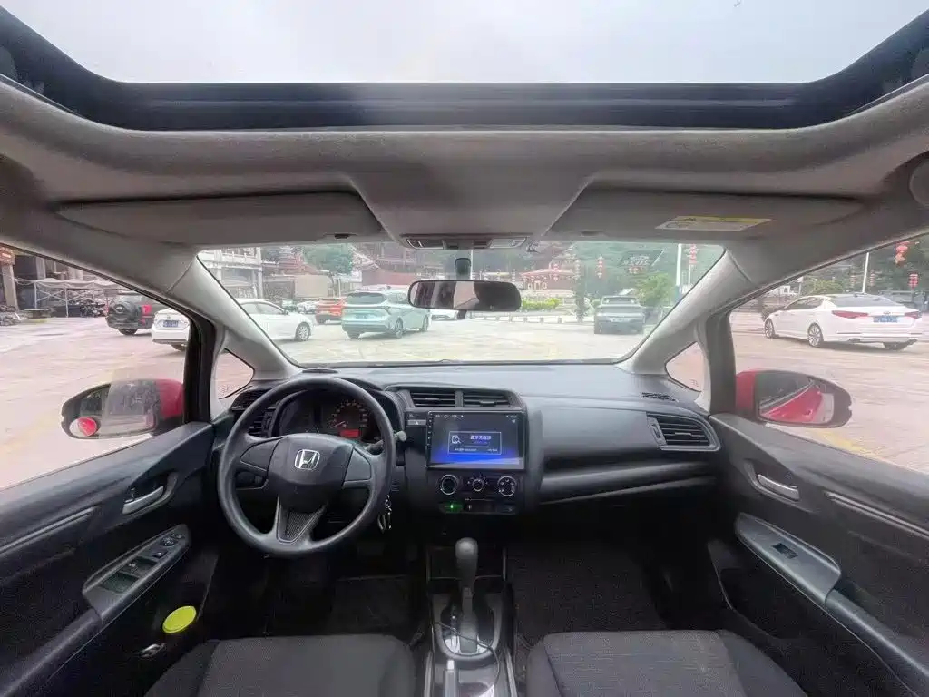 Honda Fit — фото 10