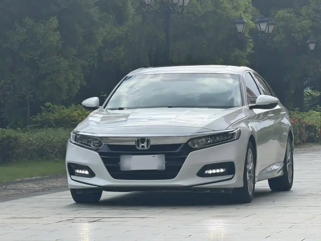 Honda Accord — фото 25