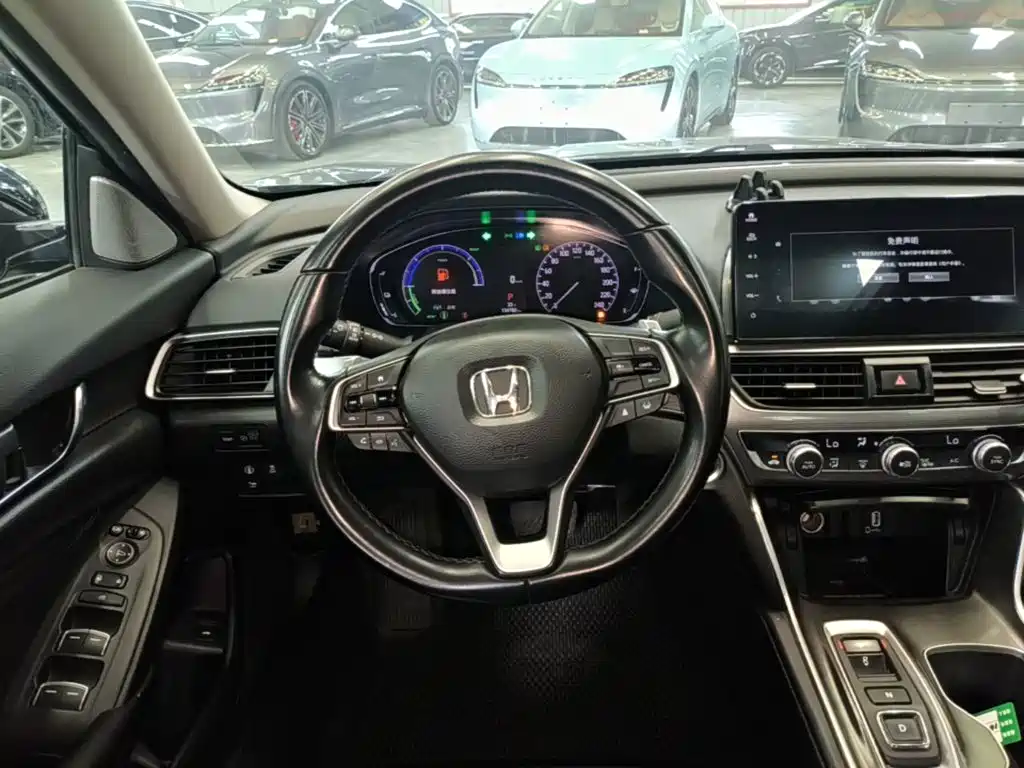 Honda Accord — фото 11
