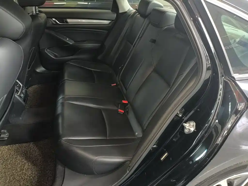 Honda Accord — фото 17