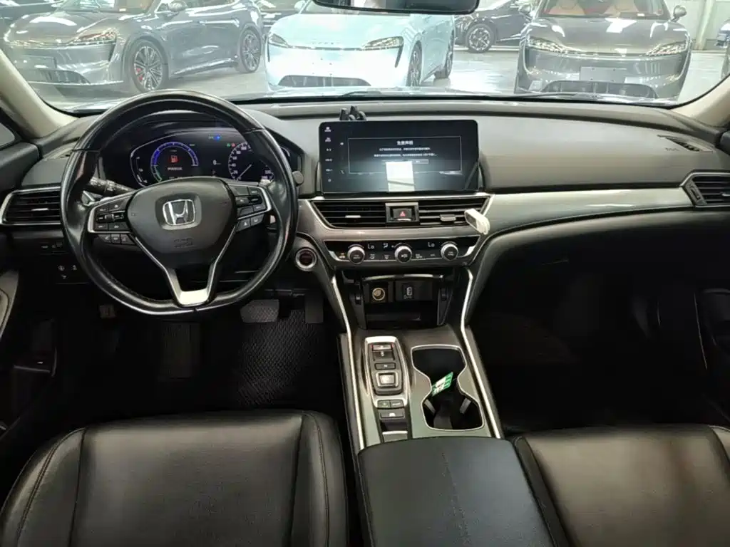 Honda Accord — фото 10