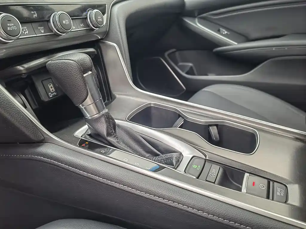 Honda Accord — фото 14