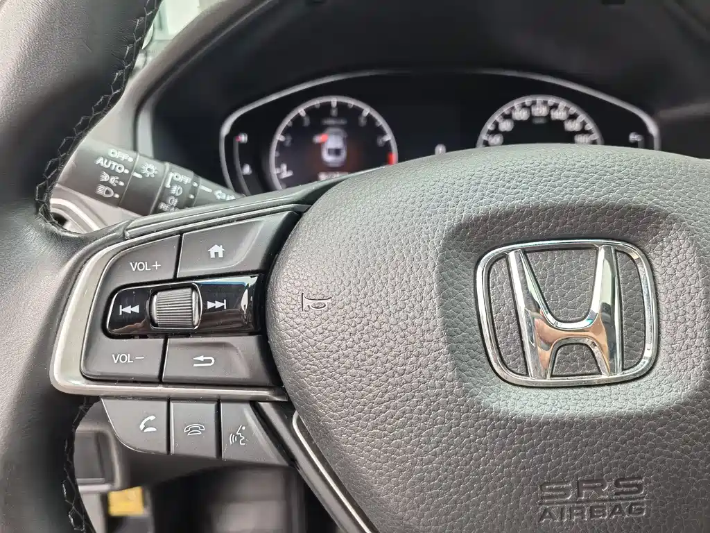Honda Accord — фото 17
