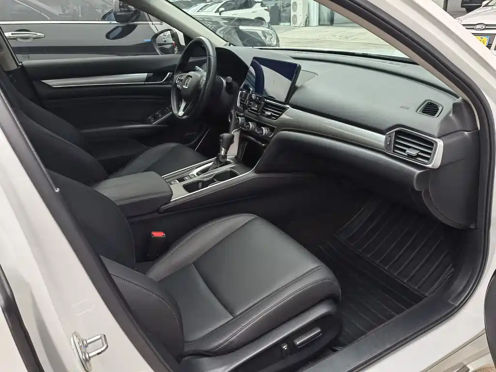 Honda Accord — фото 19
