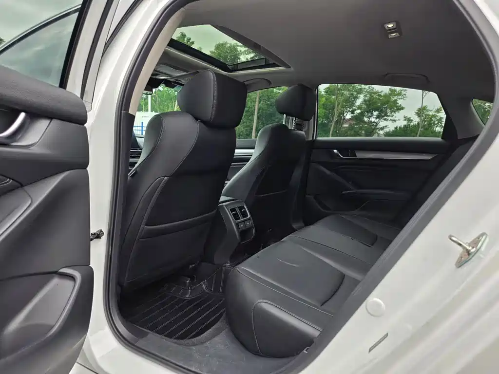 Honda Accord — фото 6