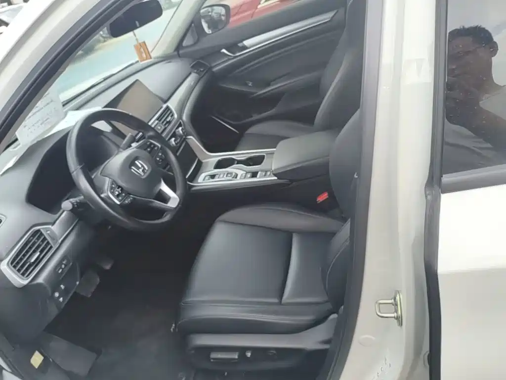 Honda Accord — фото 15