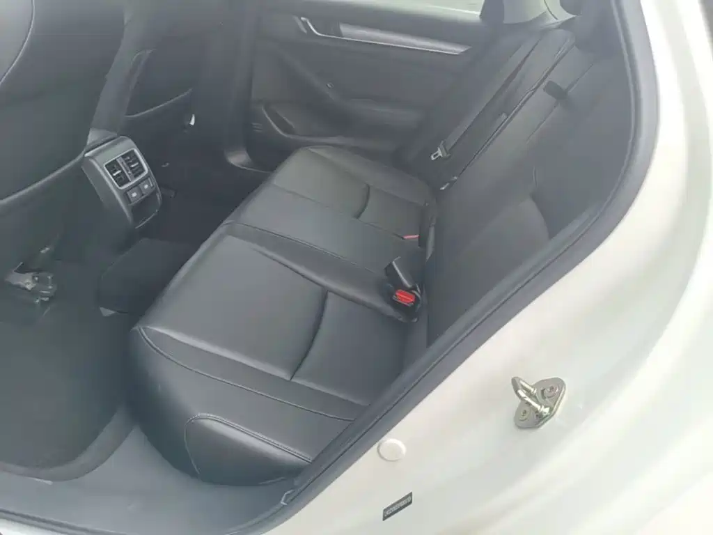 Honda Accord — фото 17