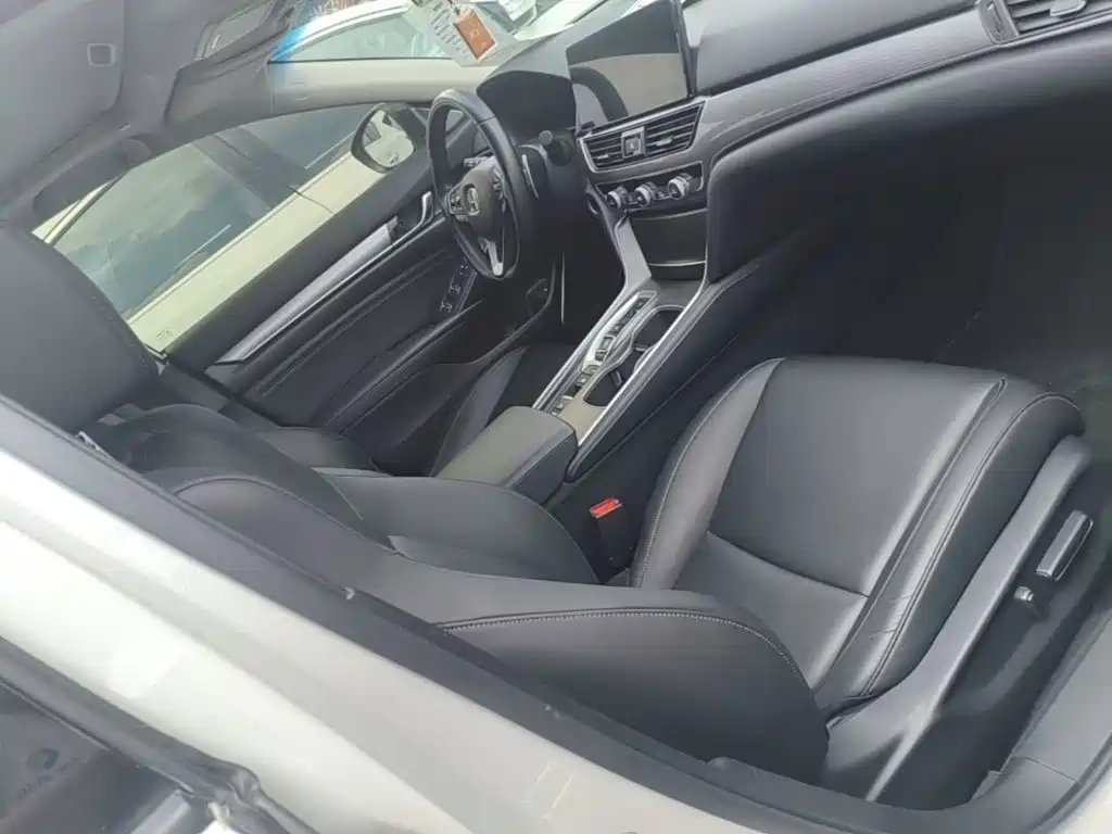 Honda Accord — фото 25