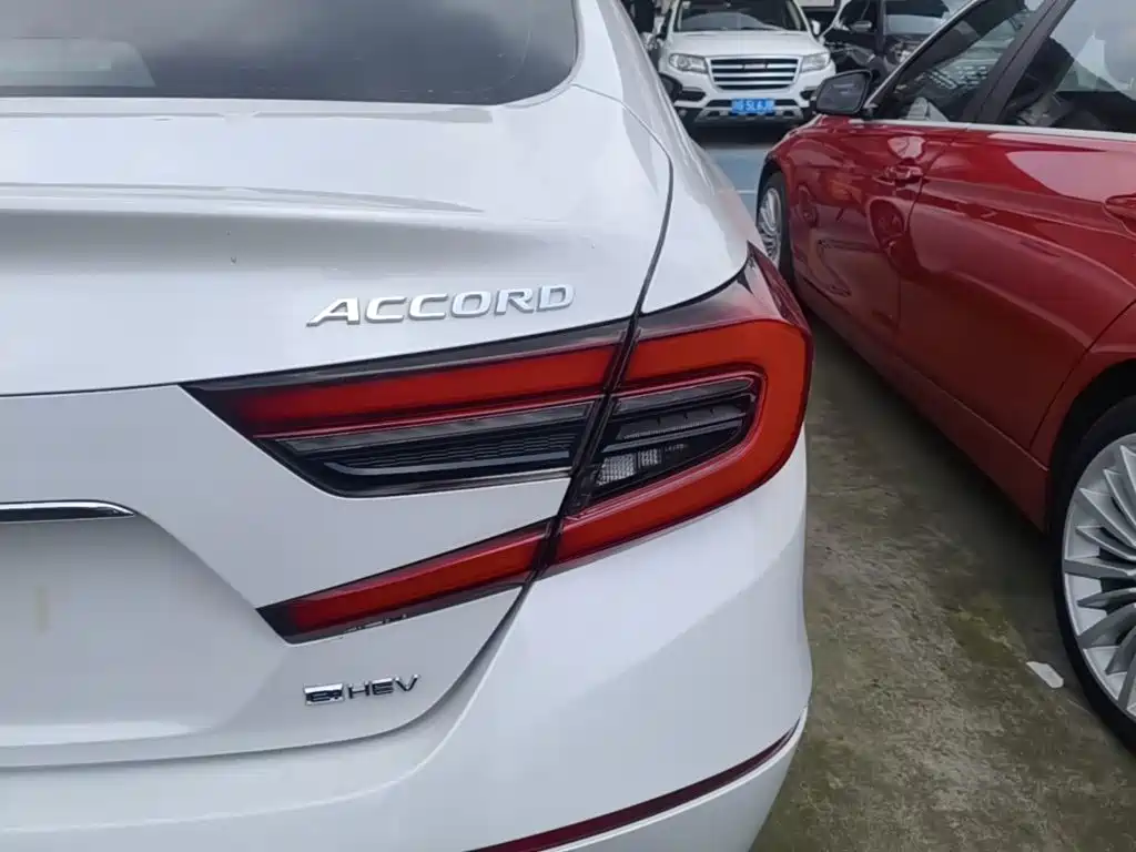 Honda Accord — фото 8