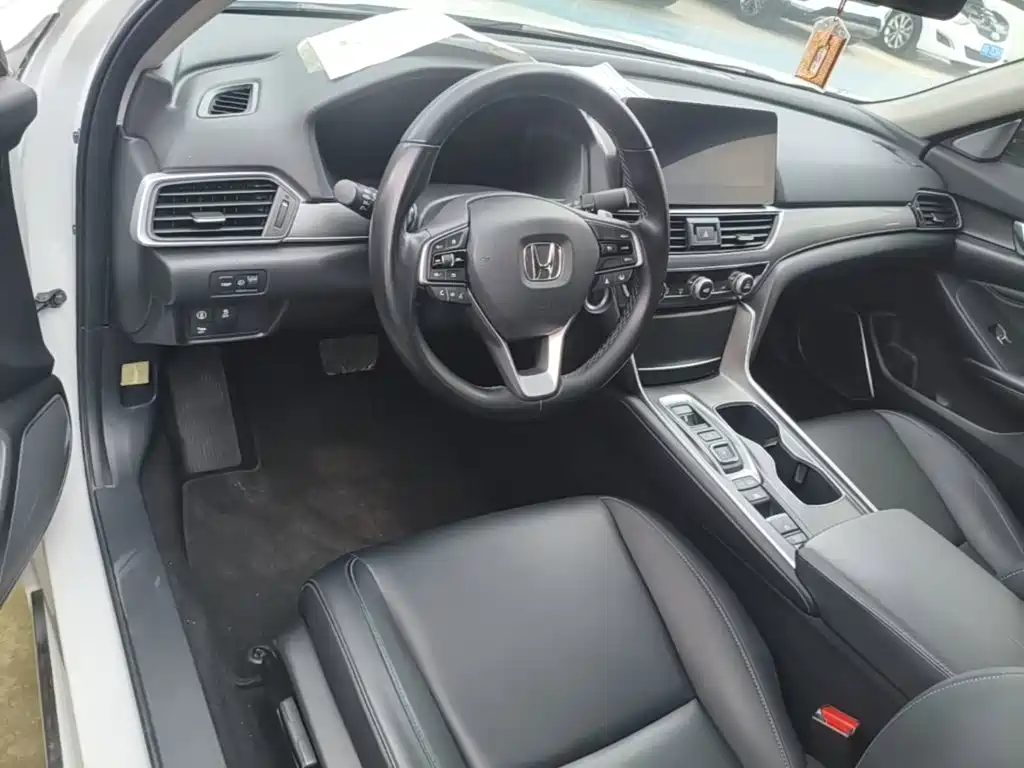 Honda Accord — фото 10