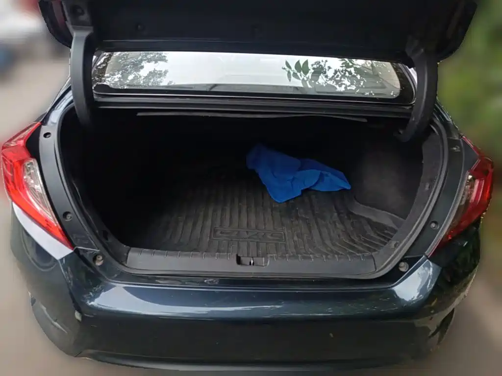 Honda Civic — фото 10