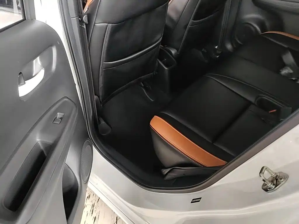 Honda Fit — фото 10