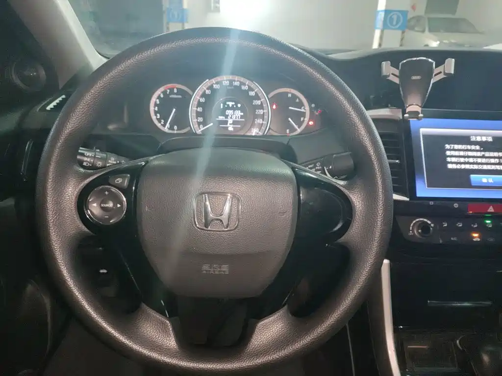Honda Accord — фото 11