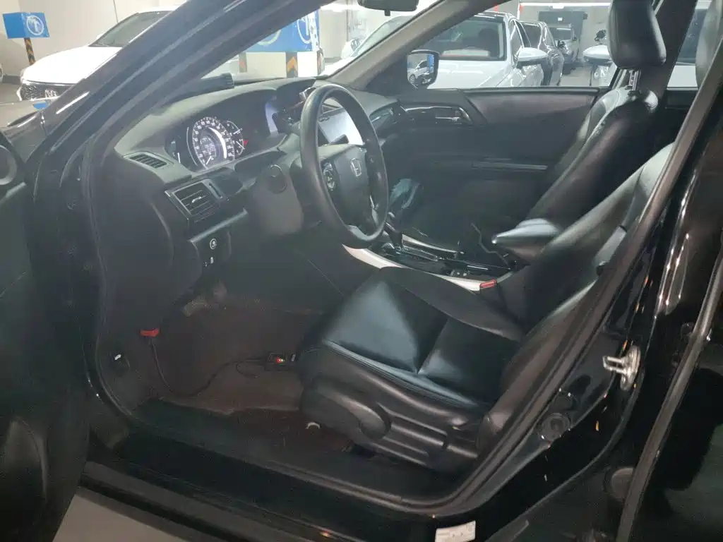 Honda Accord — фото 15