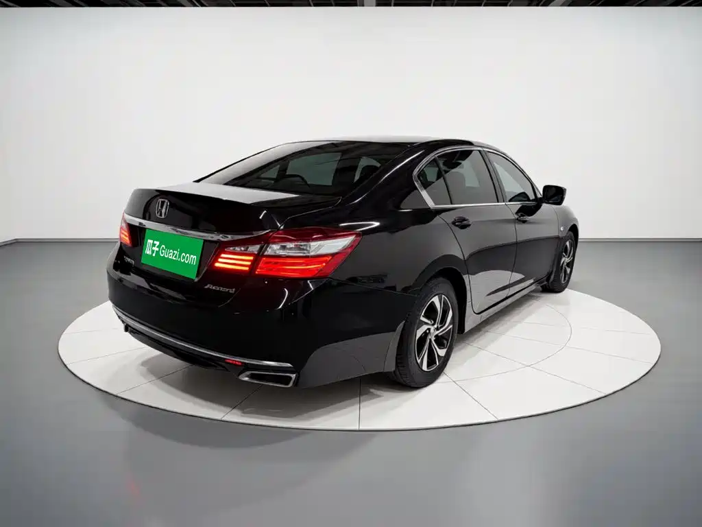 Honda Accord — фото 7