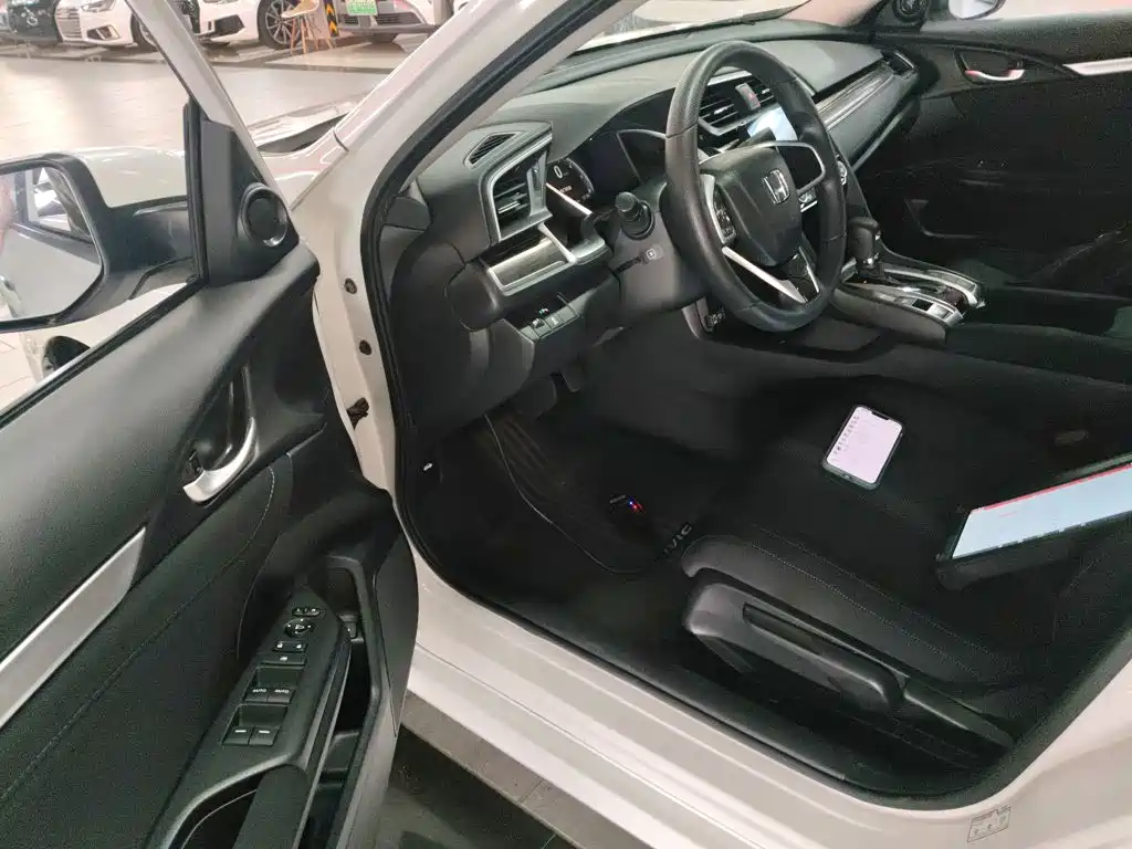 Honda Civic — фото 15