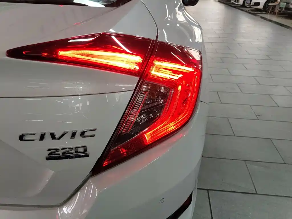 Honda Civic — фото 8
