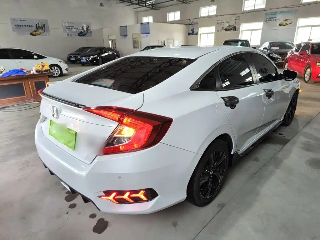 Honda Civic — фото 7