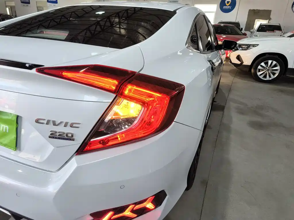 Honda Civic — фото 8