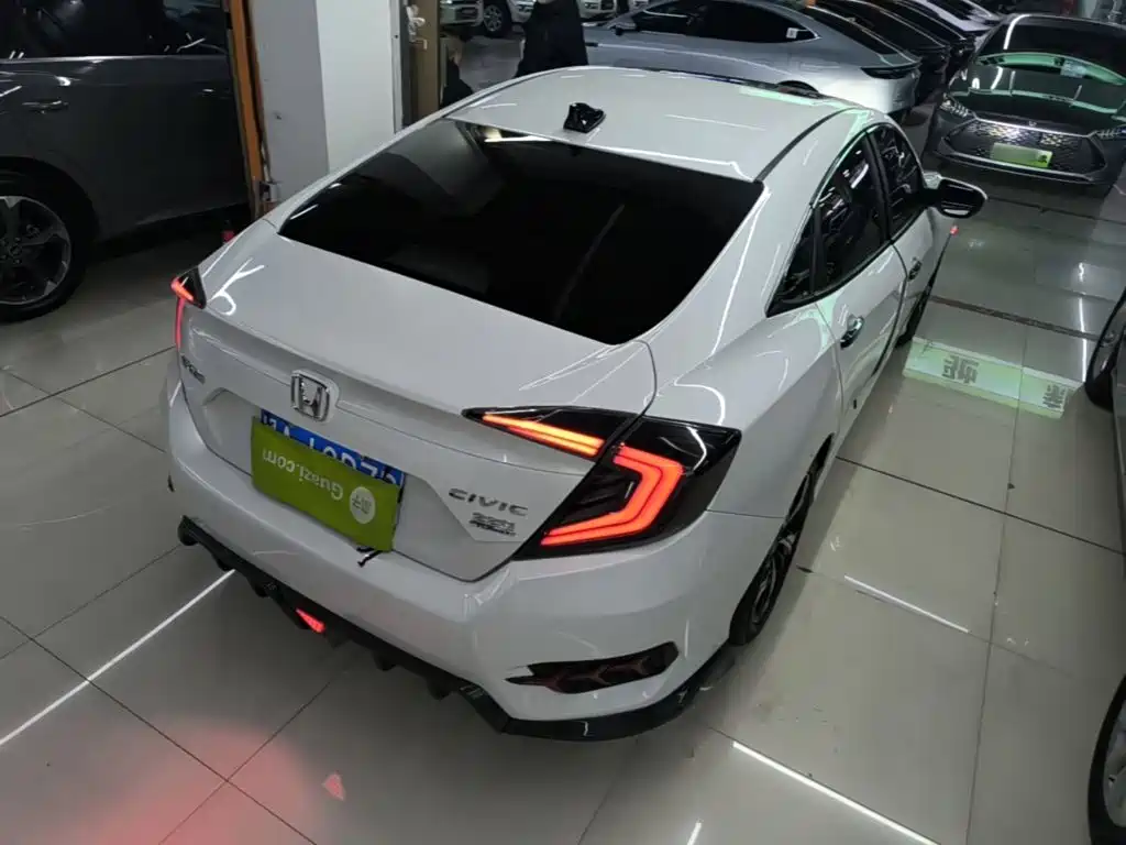 Honda Civic — фото 7
