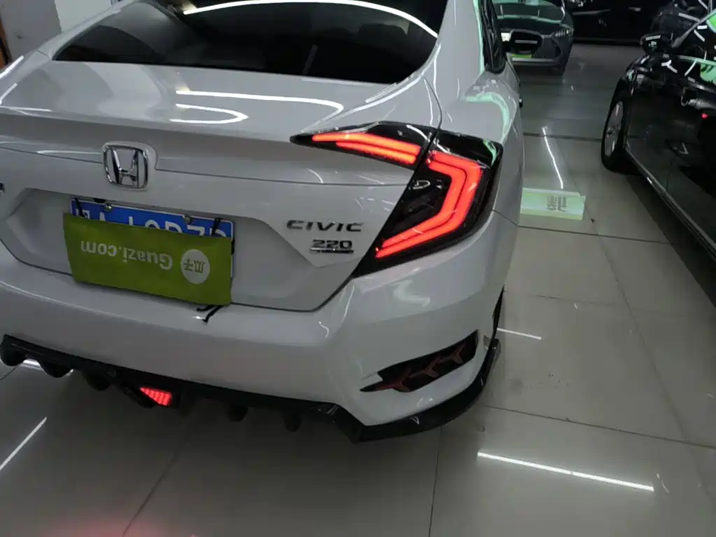 Honda Civic — фото 8