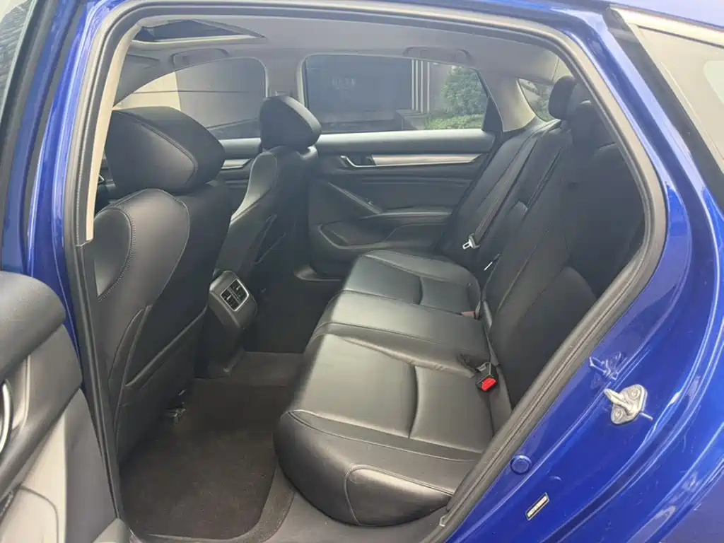 Honda Accord — фото 17