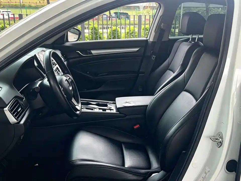 Honda Accord — фото 14