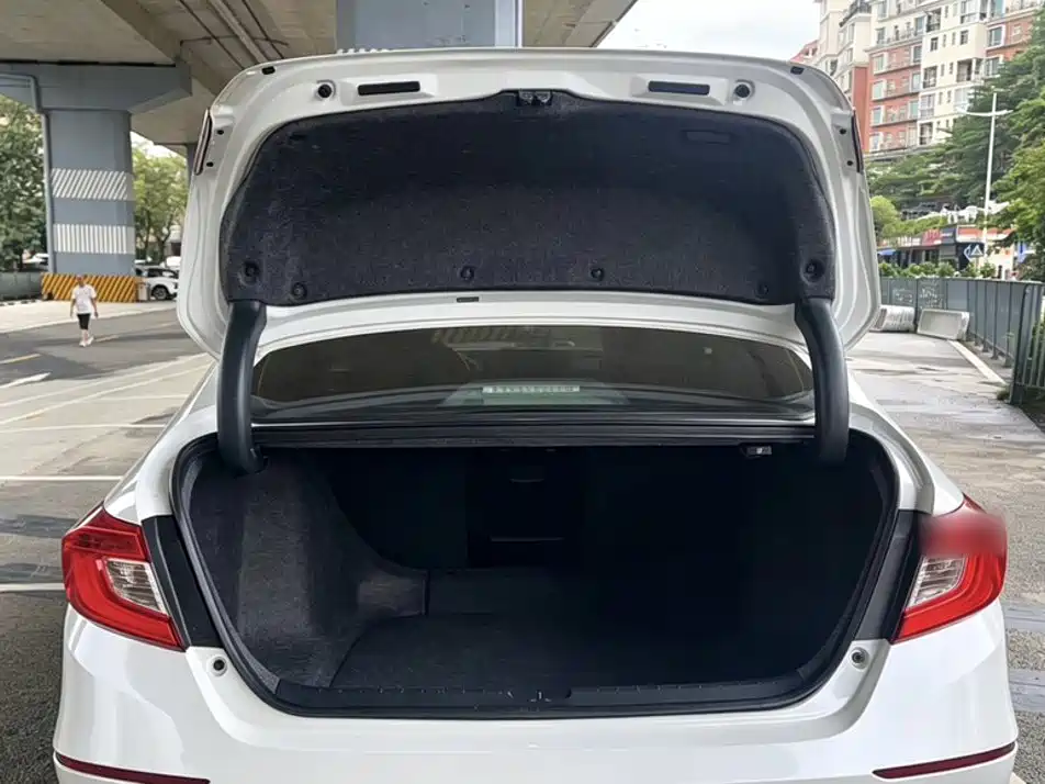 Honda Accord — фото 19