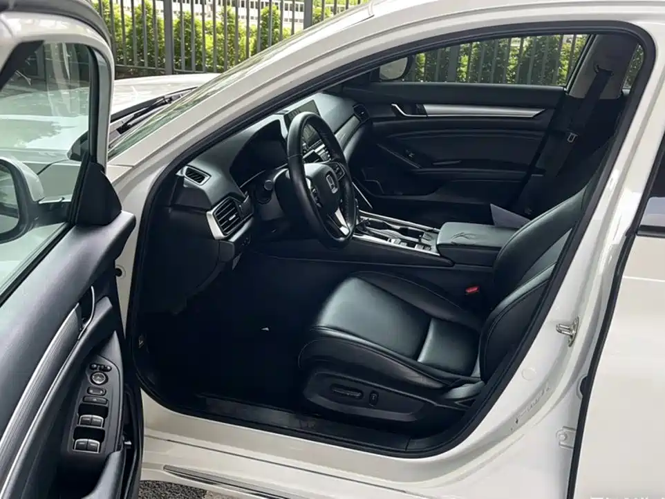 Honda Accord — фото 21