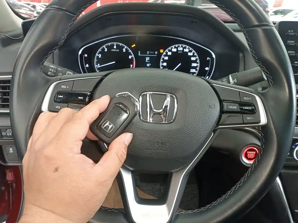 Honda Accord — фото 17