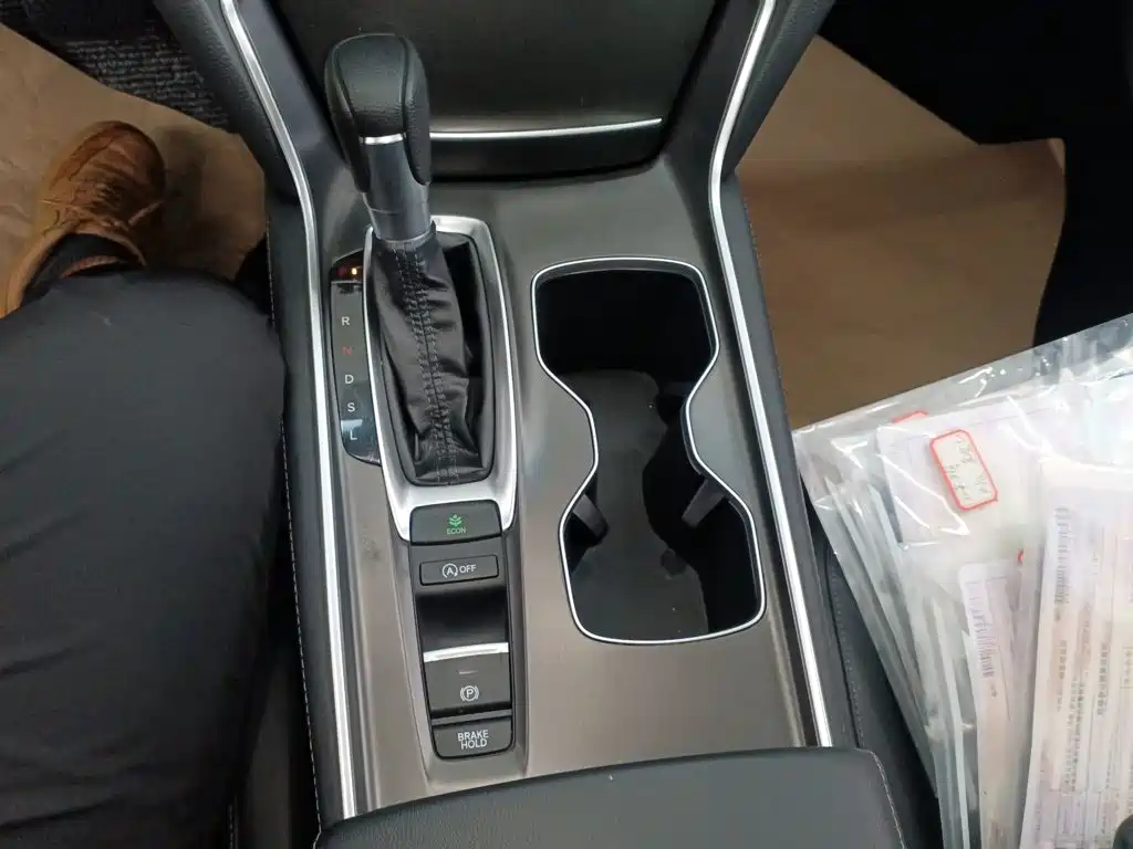 Honda Accord — фото 10