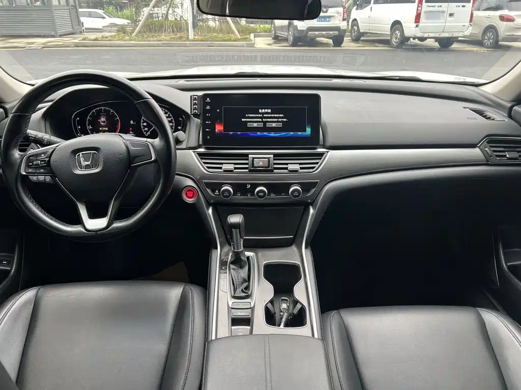 Honda Accord — фото 18
